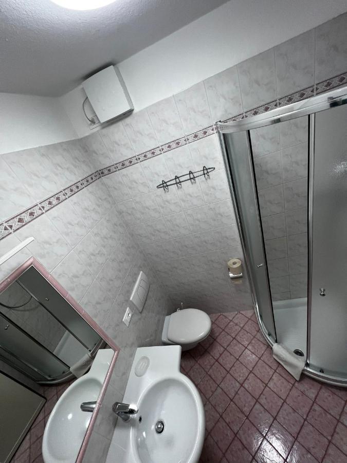 Apartment Cornicello With Pool By Glam Bardolino Bagian luar foto