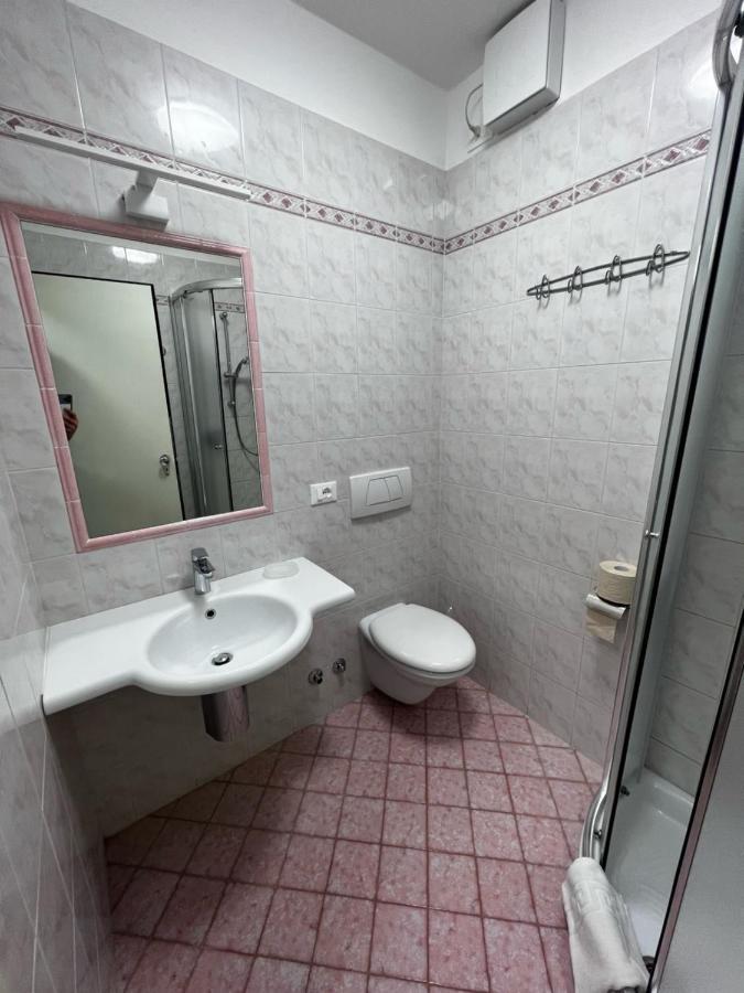 Apartment Cornicello With Pool By Glam Bardolino Bagian luar foto